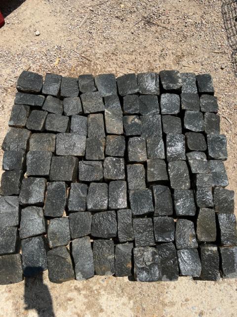 Adoquín de basalto antiguo