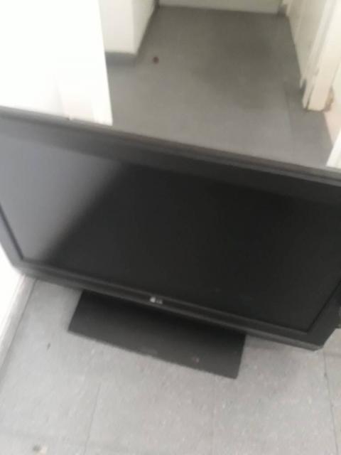 Vendo televisor LG en buen estado solo necesita TDT 20 euros