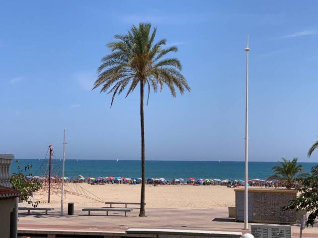 APARTAMENTO PRIMERA LÍNEA PLAYA DE GANDÍA