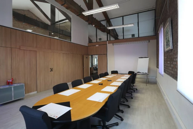 Sala de reunión grande Ceneco
