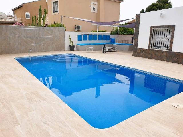 Venta chalet 3d 2b piscina garage Los Balcones Torrevieja