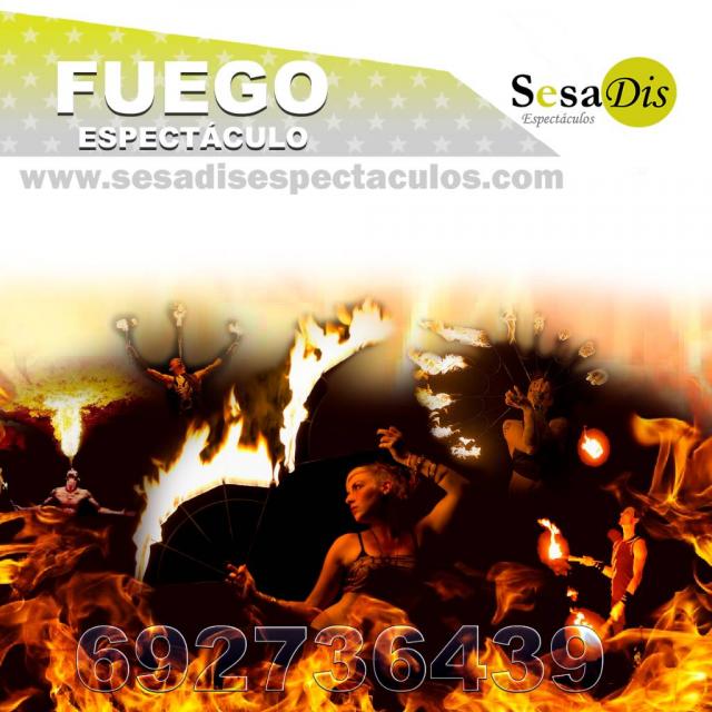 Espectaculo de fuego. malabares con fuego